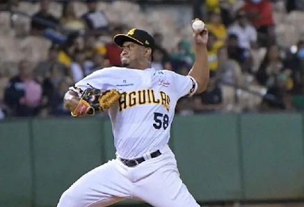 Gigantes del Cibao firman al agente libre Wandy Peralta