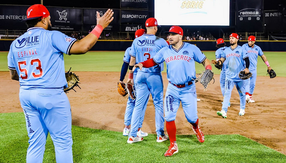 El Águila Gana a batazos e impone récord de LMB