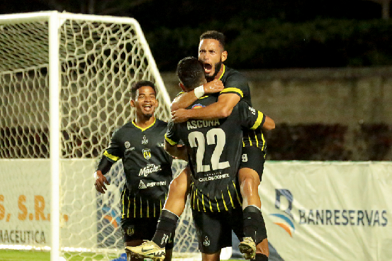 Con doblete de Ángeles, Moca FC golea a San Cristóbal en la LDF-2024
