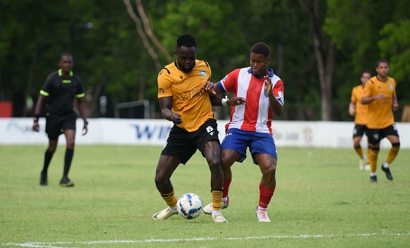 O & M FC firme en la cima de la LDF. Vence a Delfines 2-1