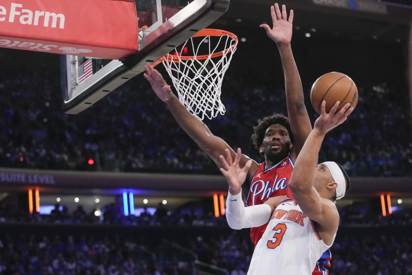 Los Knicks derrotan a los 76ers en partido 1 primera ronda de playoffs