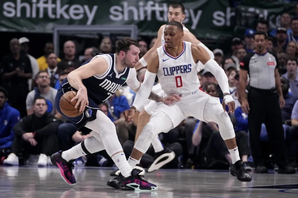 Los Mavericks vencen los Clippers y ponen 2-1 su serie, enfocados en la defensa