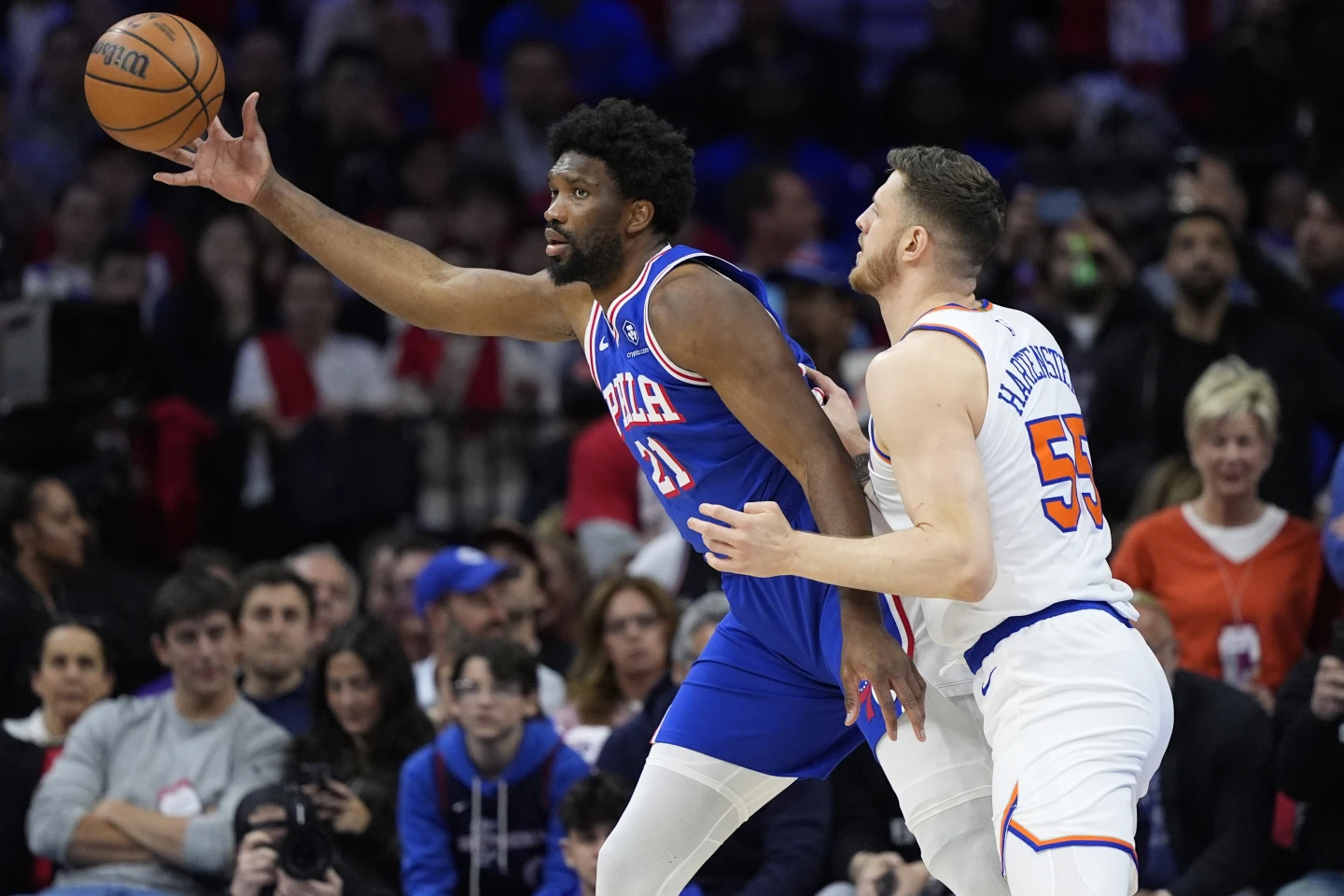 Embiid anotó 50, 76ers. le ganan primero a los Knicks