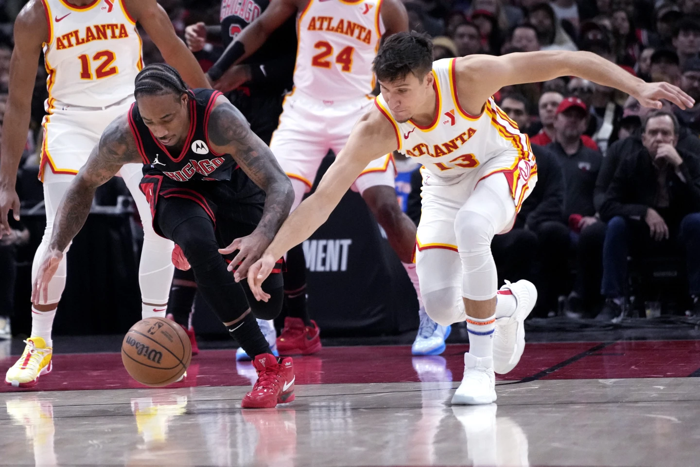 Bulls avanzan en Play-in, vencen a los Hawks. White anotó 42 puntos