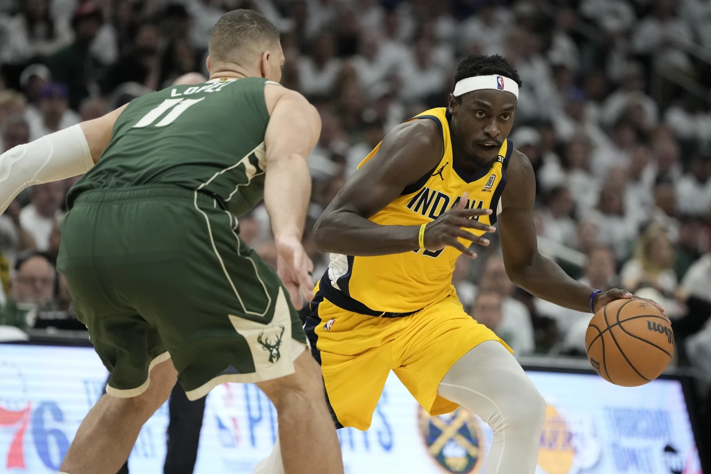 Siakam anotó 37, Pacers vencen a los Bucks y empatan serie