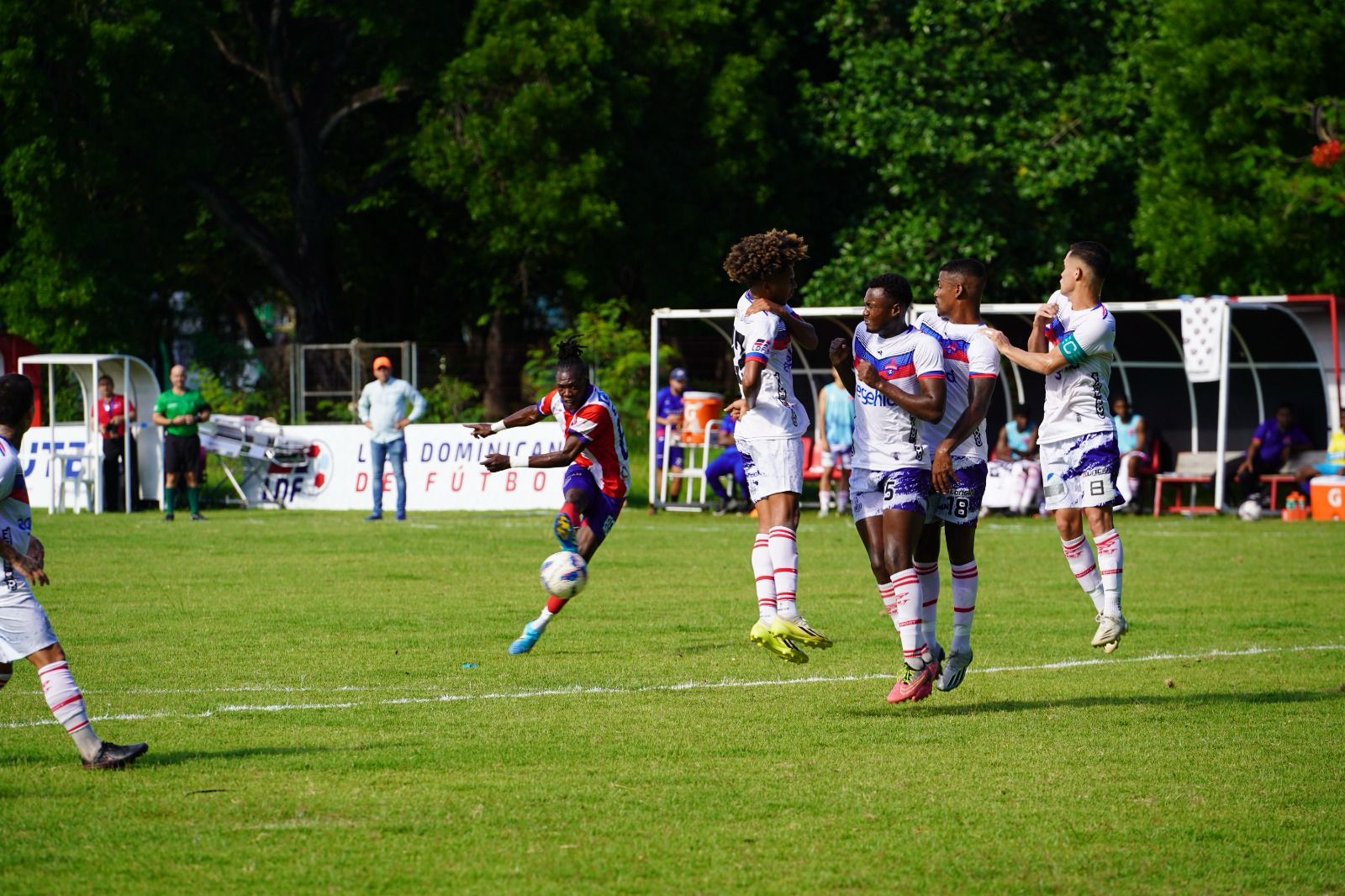 Delfines del Este vence al Atlético San Cristóbal