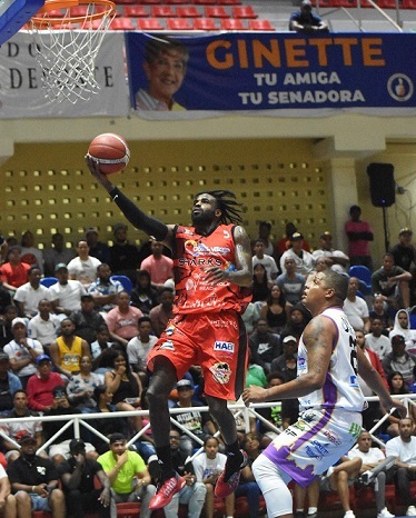 Ramón Galloway guia a Sharks a la final del Basket Puerto Plata