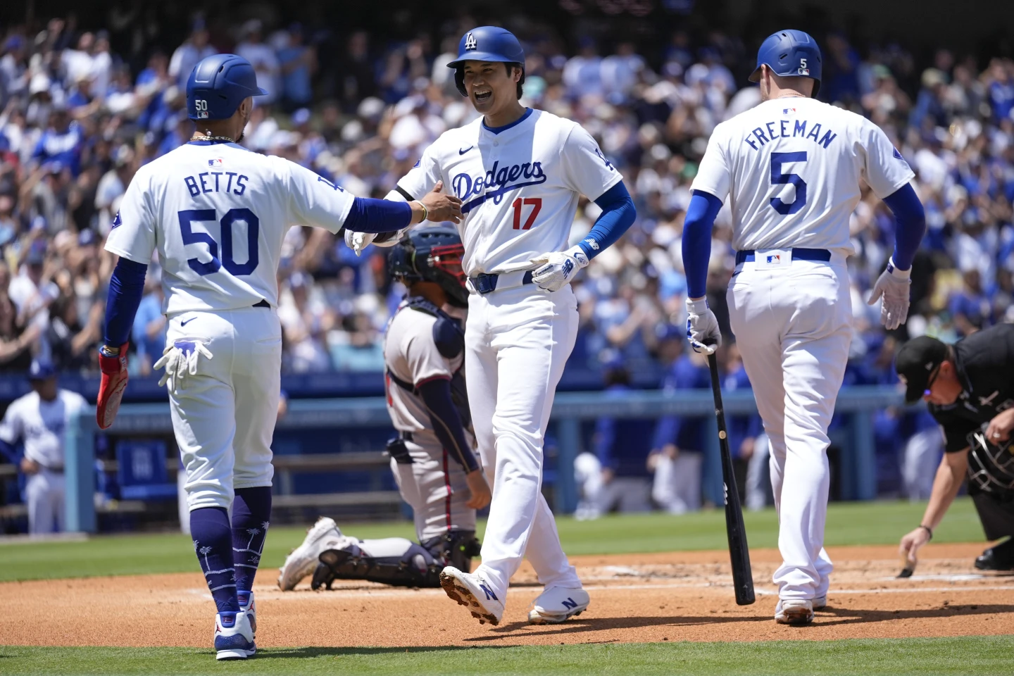 Ohtani sacó 2 HRs. Hernandez y Ozuna dieron uno. Dodgers vencieron Brazos.