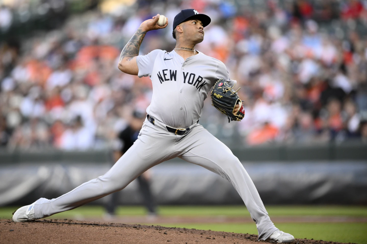 Luis Gil “intratable”. guía a los Yankees sobre Orioles
