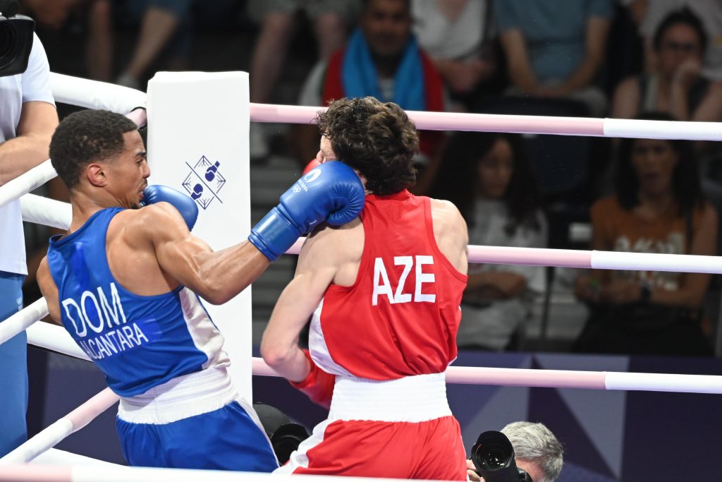 Cristian Pinales y Yunior Alcántara avanzan cuartos de fina Púgiles RD impactan Paris