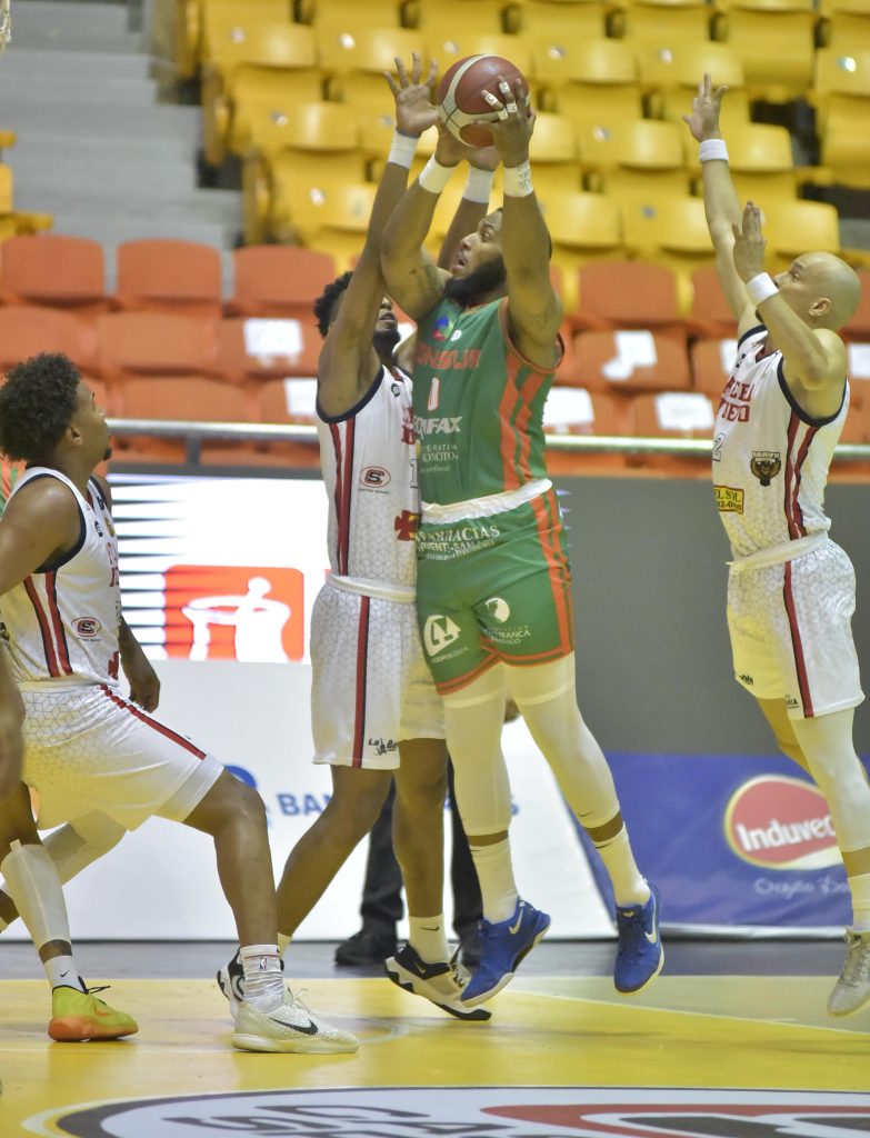 CUPES resiste embestida final y vence a Pueblo Nuevo en doble tiempo extra