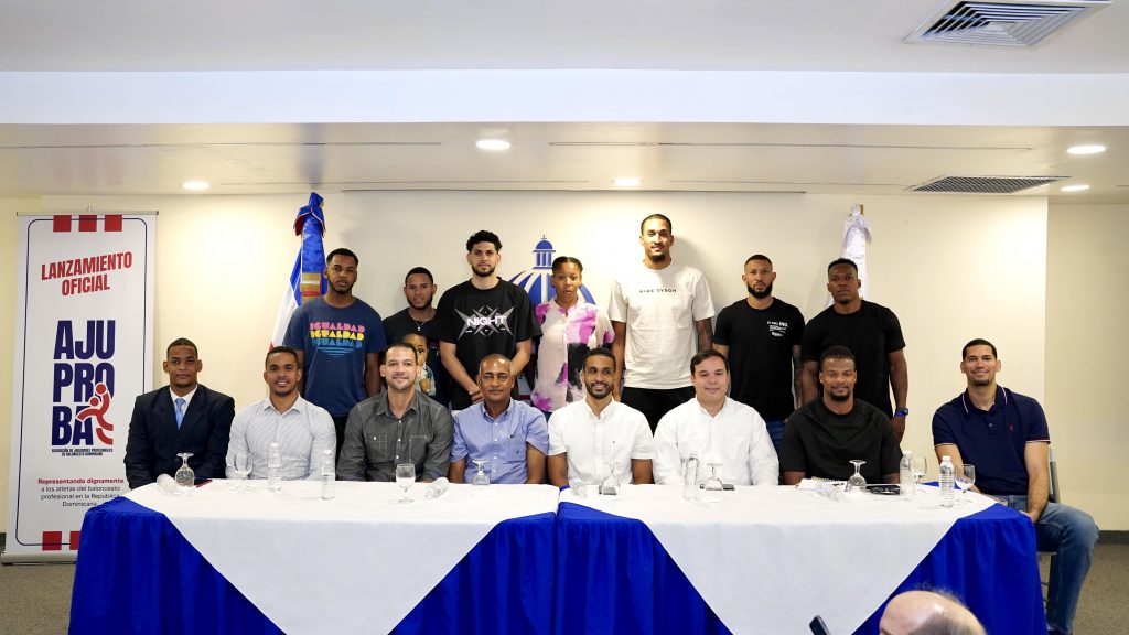 Jugadores profesionales de baloncesto presentan su asociación