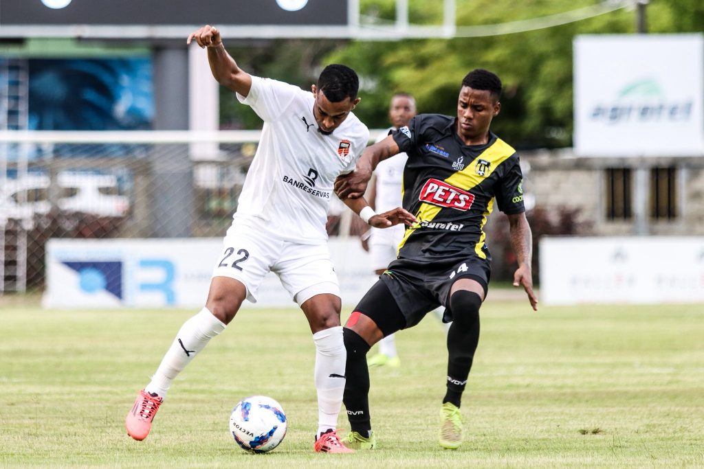 Con Cibao FC en ventaja 0-1: El Clásico del Cibao postergado por lluvias