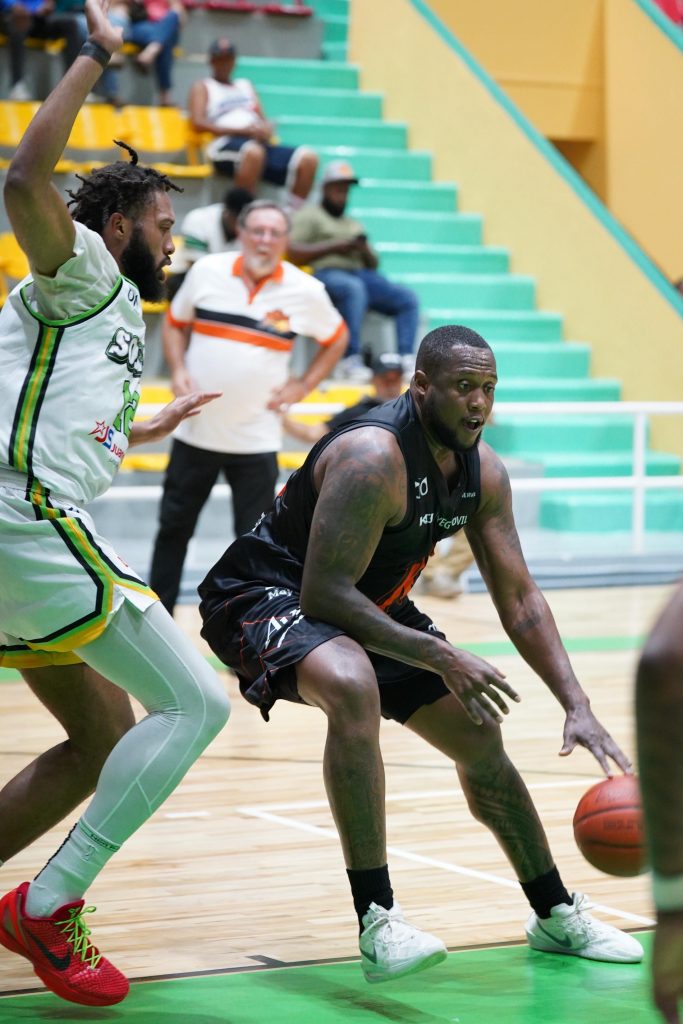 Mitchell lidera primera victoria de los Reales en la Súper Liga, ante los Soles