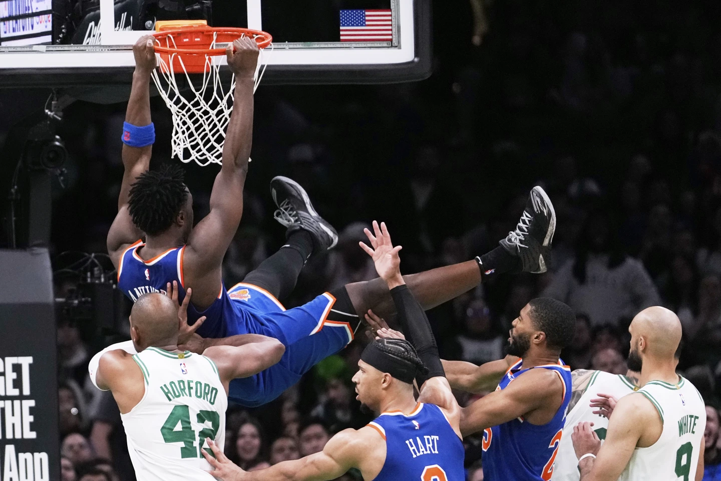 Los Knicks remontan una desventaja de 20 puntos y se llevan el Juego 1 ante los Celtics