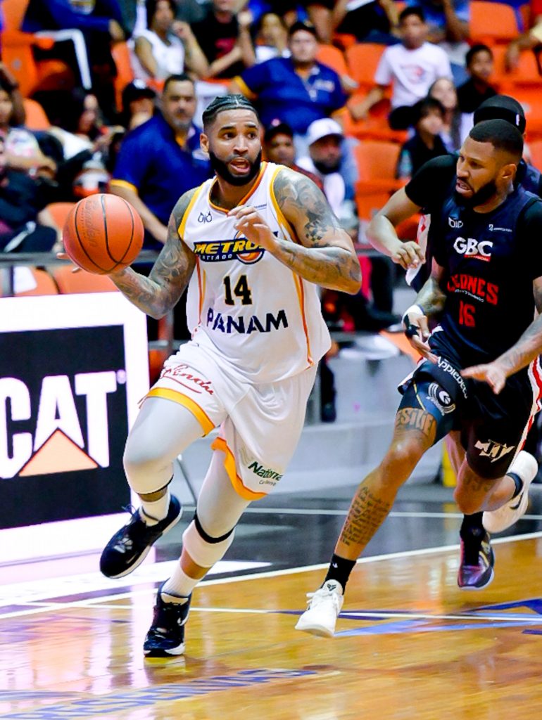 Francis lidera 6 jugadores en doble dígitos, Metros vencen Leones y vuelven a la cima