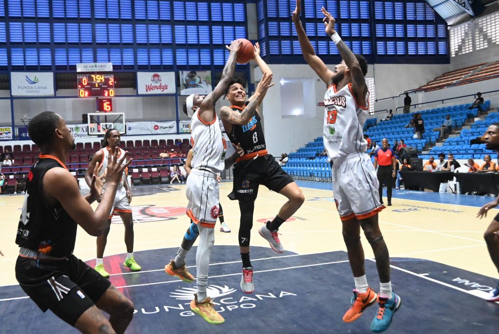 Titanes sellan clasificación a la semifinal al derrotar a Cañeros