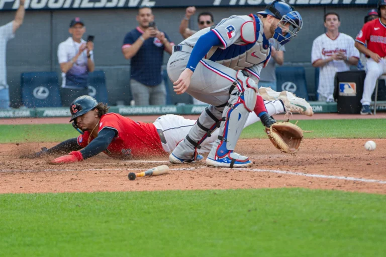 Guardianes ganan la División Central de la Liga Americana, con remontada histórica