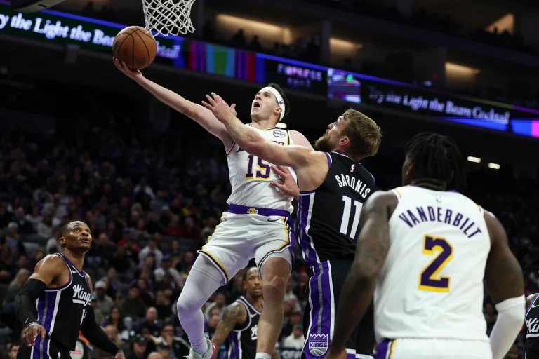 Lakers y Clippers salieron airosos  ebn la jornada dominical de la NBA