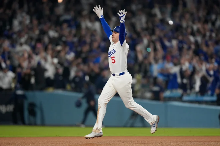 ¡Freeman lo hace otra vez! Termina épico juego de 18 entradas con jonrón para dejar en el terreno a Toronto