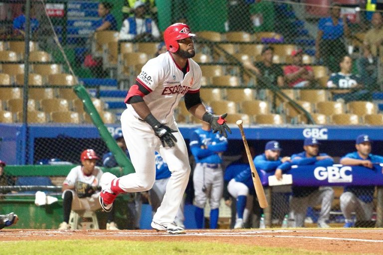Franchy la saca, remolca tres y anota dos en victoria sobre Licey