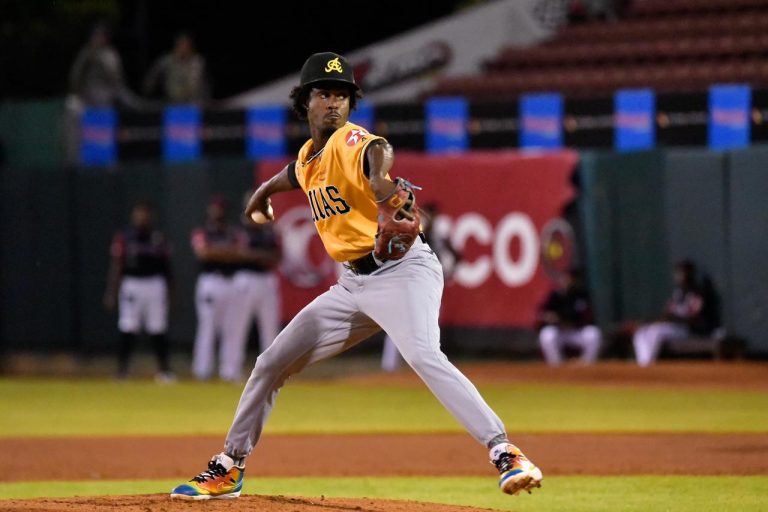 Águilas derrotan 6-1 a Gigantes con 13 hits, llegan a 21 triunfos en 25 partido, récord en LIDOM