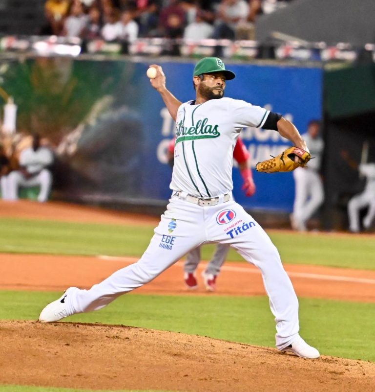 Estrellas se imponen a los Gigantes, Esmil Rogers lanzó buena pelota.
