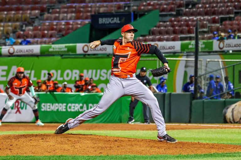 Toros blanquean 9-0 al Licey con otra joya de Aaron Sánchez