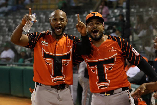 De la Cruz, Candelario la sacan, Brooks conduce blanqueada a Estrellas