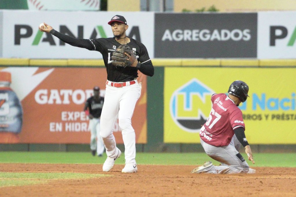Gigantes explotan con 13 carreras y suben al tercero; Escogido queda a un triunfo del Round Robin
