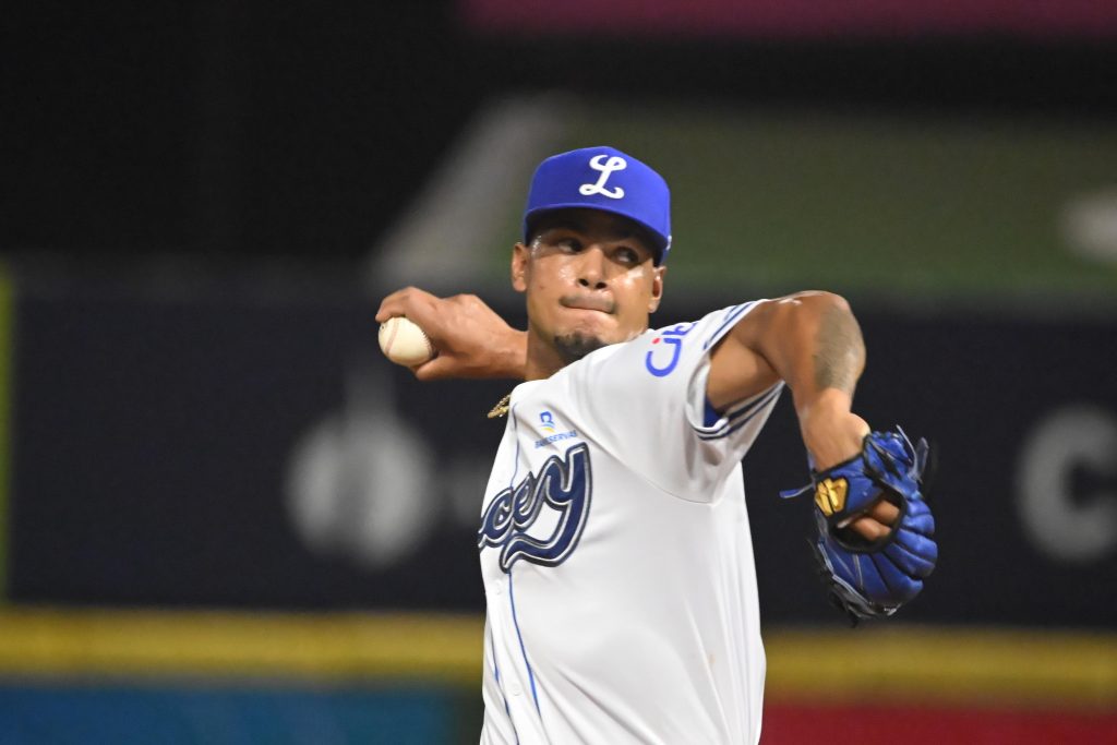 Abreu luce imponente en blanqueada del Licey sobre Gigantes