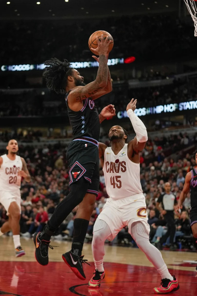 Giddey iguala su récord personal con 5 triples y guía a los Bulls sobre los Cavaliers