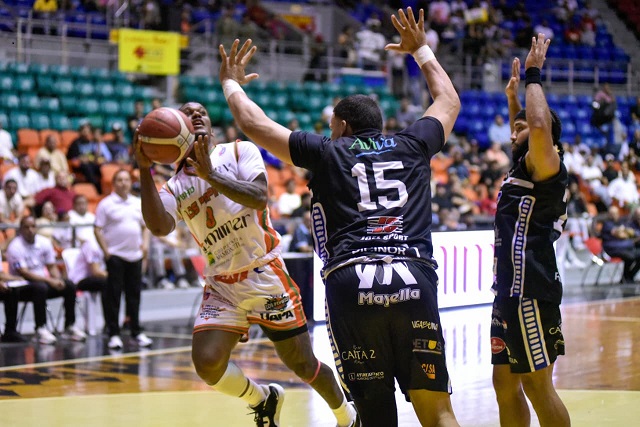 CUPES se enciende en el tercero y arrolla al CDP en el Juego 1 TBS Santiago