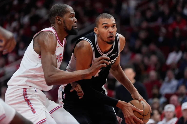 Wembanyama guía a los Spurs sobre los Rockets, 111-99. Todos los resultados NBA y los juegos de hoy
