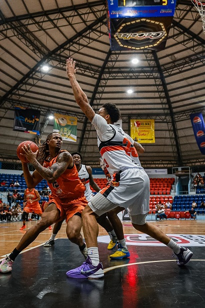 Mirambeaux lidera triunfo de los Reales ante Cañeros