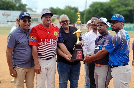 Copa Alcaldia Stgo: ACDS abre torneo de softbol en honor a Wilson Silverio
