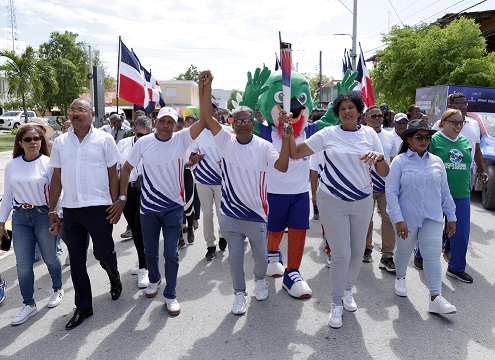 Provincia Independencia enarbola espíritu deportivo recorrido antorcha