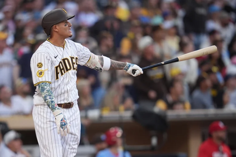 Manny Machado conecta su jonrón número 200 con el uniforme de los Padres. venceV 4-2 a St. Louis