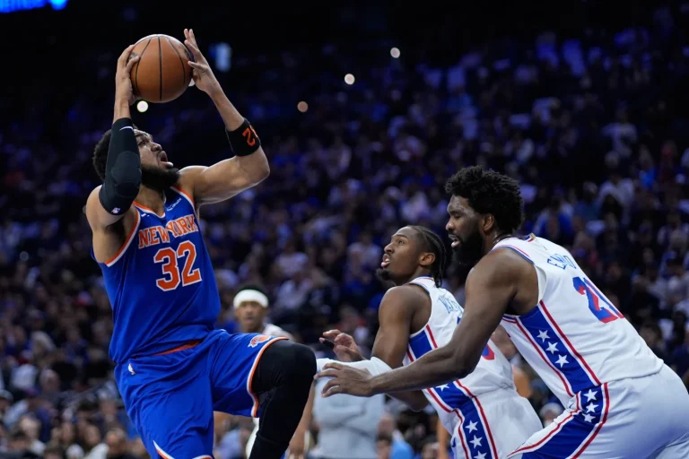 Los Knicks aplastan 144-114 a los 76ers con una lluvia de triples en el Juego 4 y entran a las finales del Este por 2do. año corrido