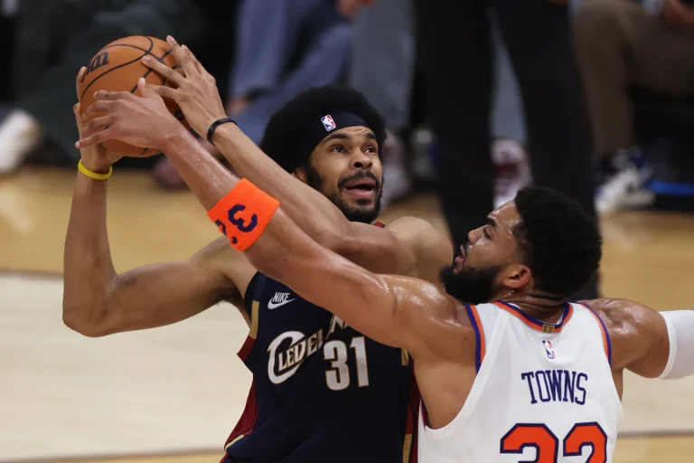 Título sugerido: Knicks arrollan a Cleveland y quedan a un paso de las Finales