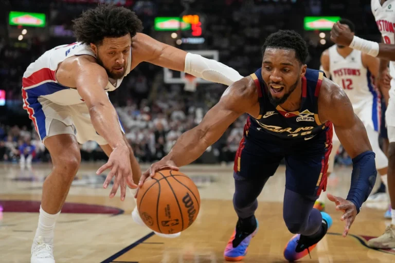 Mitchell brilla con 43 puntos y los Cavs empatan la serie ante Detroit