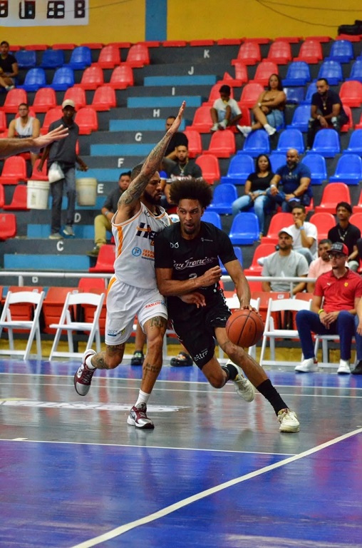 Héroes dominan a Gigantes y mantienen vivo su impulso hacia semifinales