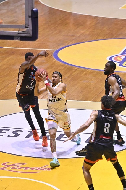Silverio debuta con chispa y Metros sobreviven ante Titanes para completar la barrida