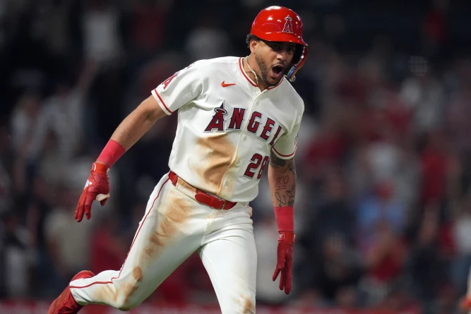Siri decidecon hit de oro en la décima y Angels dejan tendidos a Astros