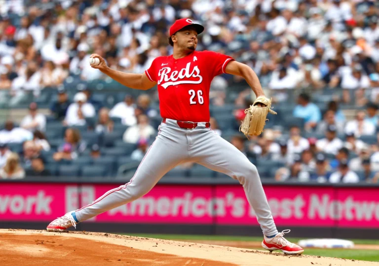 MLB: y Reds silencian a Yankees, Orioles aplatan a Dodgers; Brewers frenan a Bravos