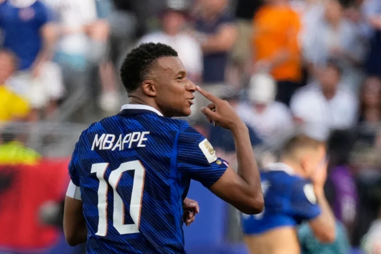 Mbappé iguala a Messi en liderato de goles.Francia arrolla a Suecia