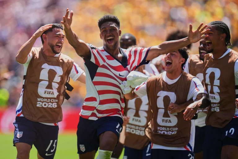 Estados Unidos avanza, Brasil despierta y Paraguay resiste con diez en jornada clave del Mundial