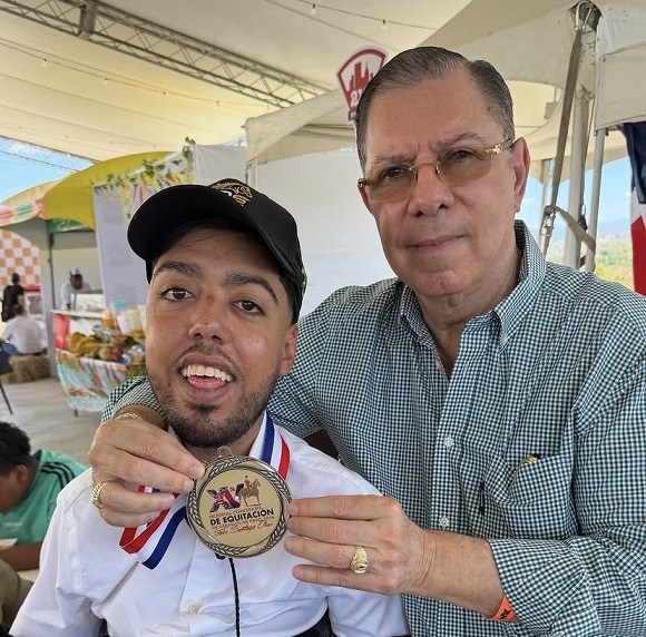 Carlos Daniel se corona en Mundial de Equitación
