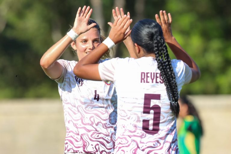 Colombia y Venezuela debutan con goleadas en el fútbol femenino JCC
