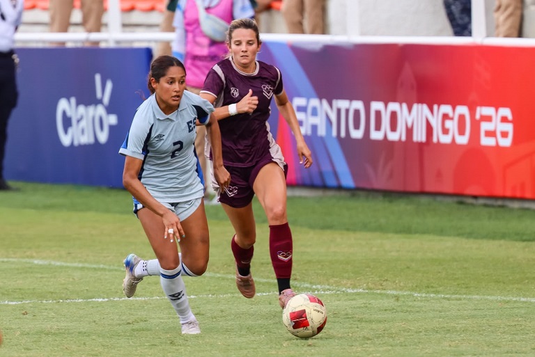 Venezuela golpea en ráfaga y se afianza en la cima del fútbol femenino